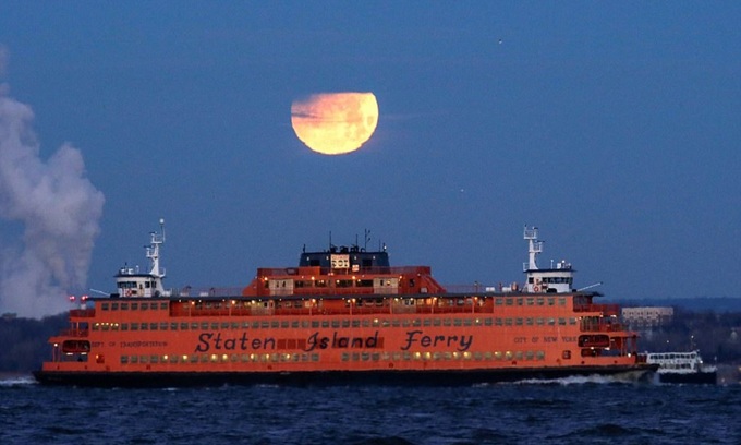 Siêu trăng, trăng máu, trăng xanh hội tụ chiếu sáng bầu trời thế giới